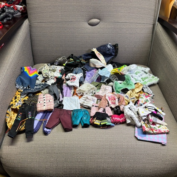 Huge Lot of Colorful Rainbow High Doll Clothing Bundle - Picture 1 of 8